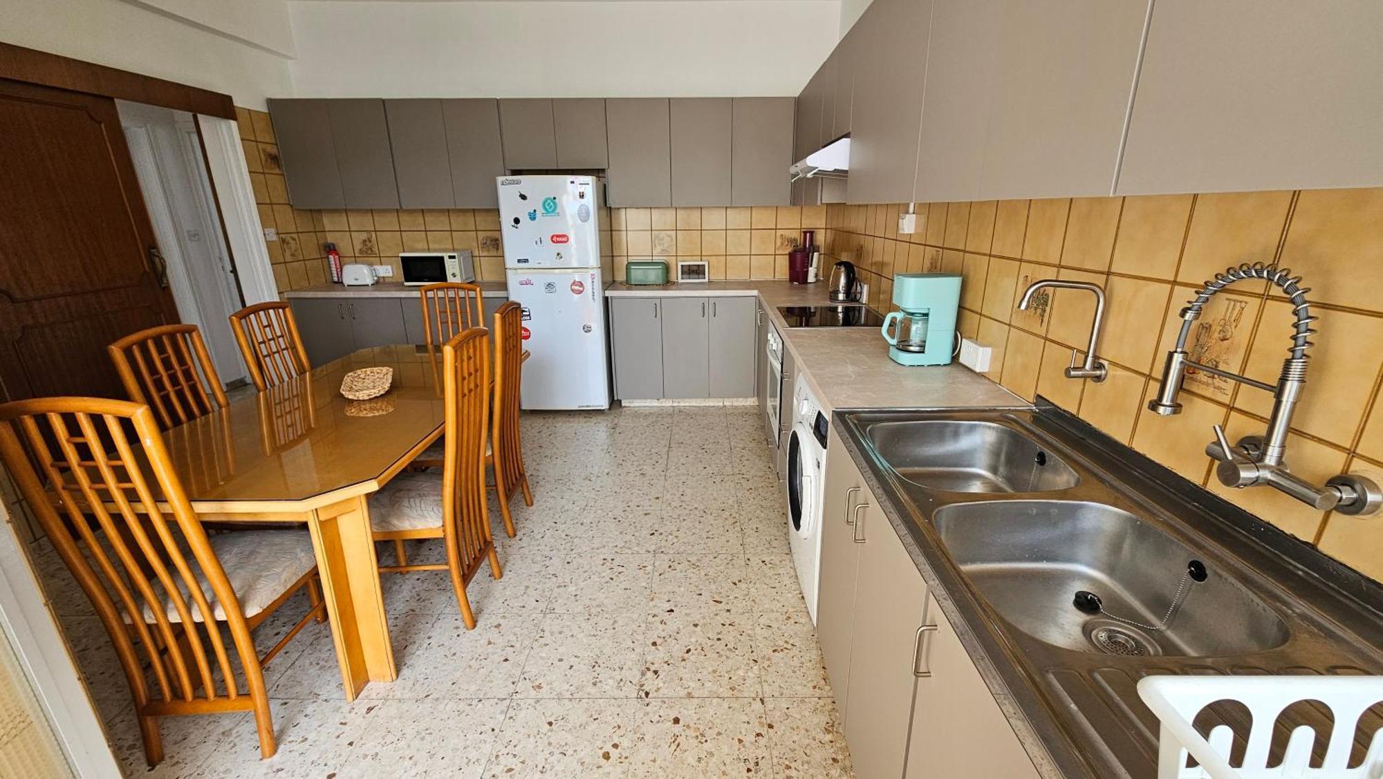 Family Nest In The Heart Of Limassol Villa Bagian luar foto